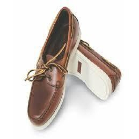 Sapatos Skipper com sola branca 42