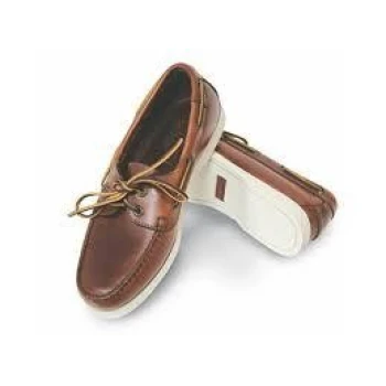 Sapatos Skipper com sola branca 42