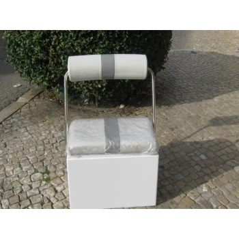 Banco em fibra de Vidro (52,50x 32x 40,50 cm)