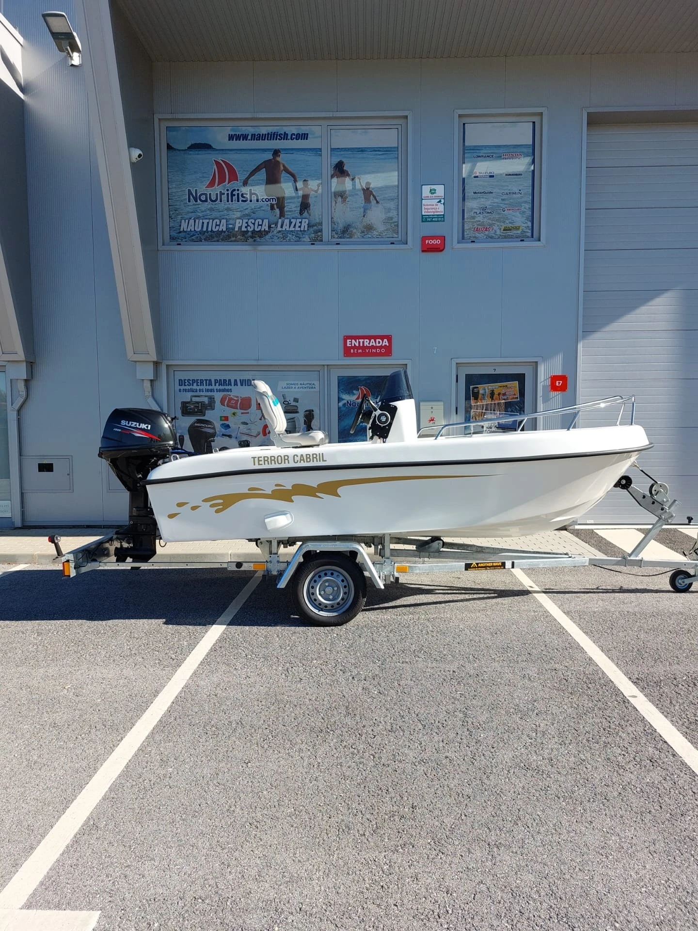 Conjunto de Barco Terror Cabril + SUZUKI DF20ATL Conjunto de Barco Terror Cabril + SUZUKI DF20ATL