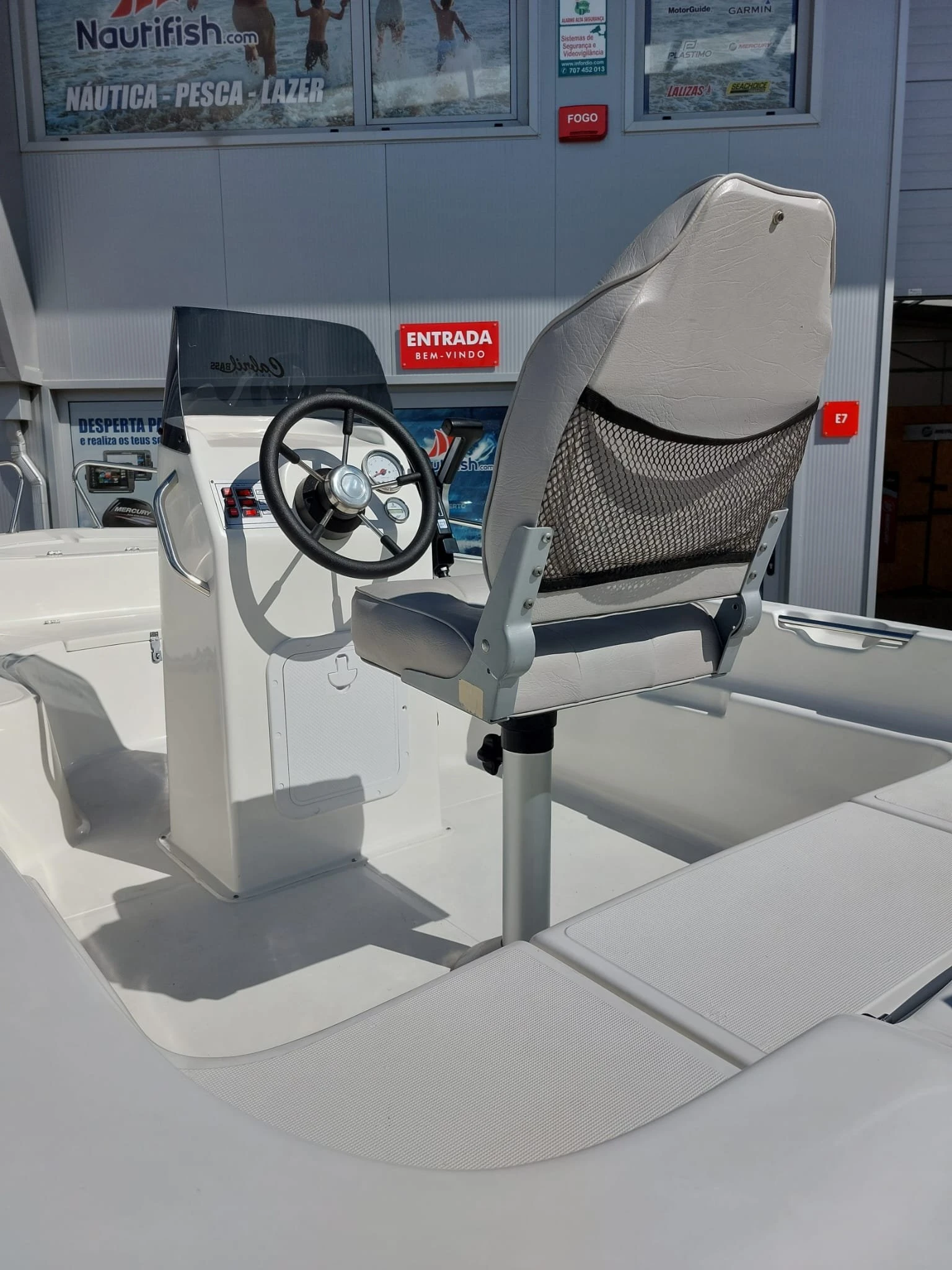 Conjunto de Barco Terror Cabril + SUZUKI DF20ATL Conjunto de Barco Terror Cabril + SUZUKI DF20ATL
