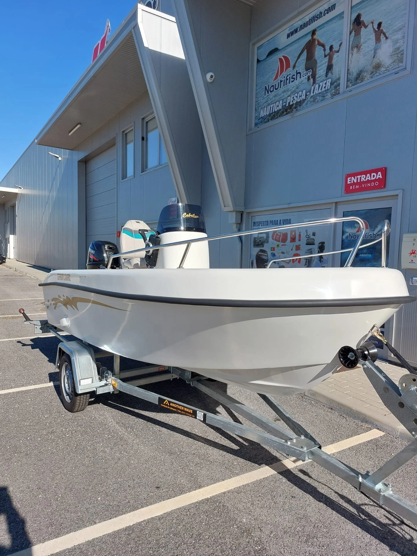 Conjunto de Barco Terror Cabril + SUZUKI DF20ATL Conjunto de Barco Terror Cabril + SUZUKI DF20ATL