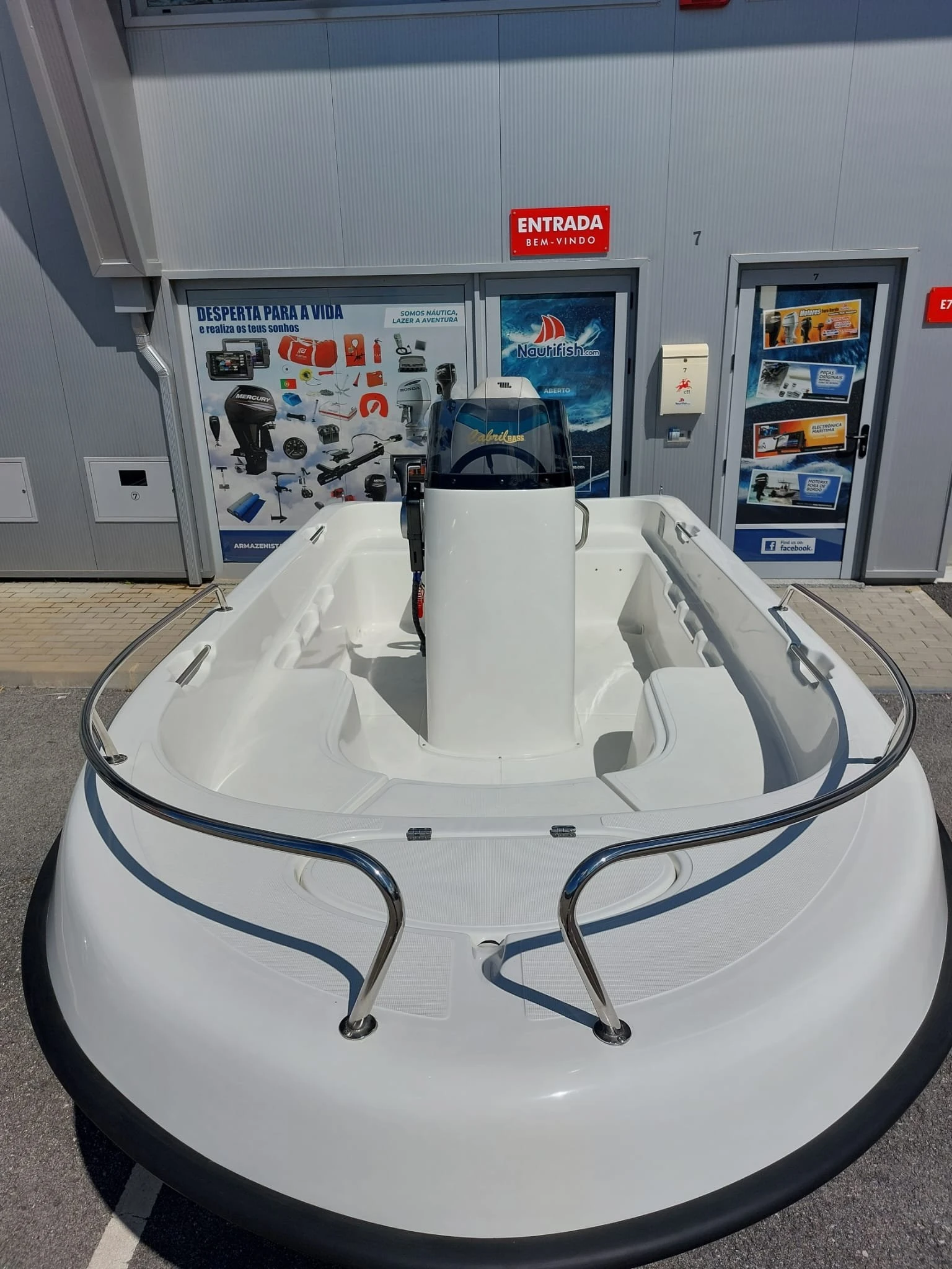 Conjunto de Barco Terror Cabril + SUZUKI DF20ATL Conjunto de Barco Terror Cabril + SUZUKI DF20ATL